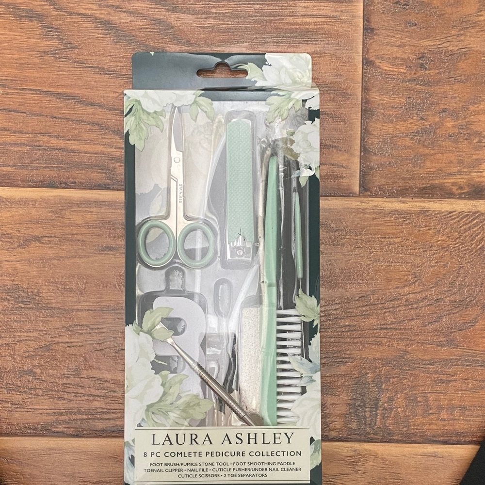 Laura Ashley Mint Green and Silver Pedicure Set 8 pieces new nib